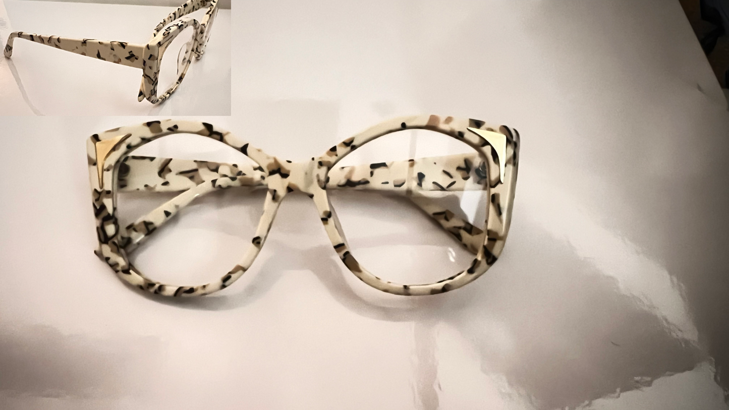 Wanda's Collection - Chic Vision